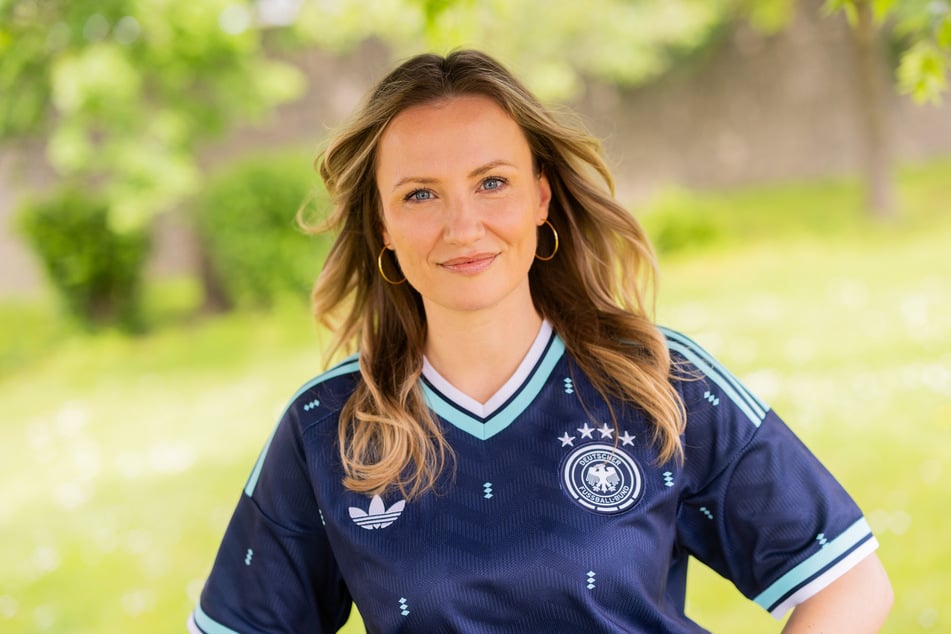 "Alles was zählt"-Star Ania Niedieck (42) kritisiert rüpelhafte Fußball-Eltern.