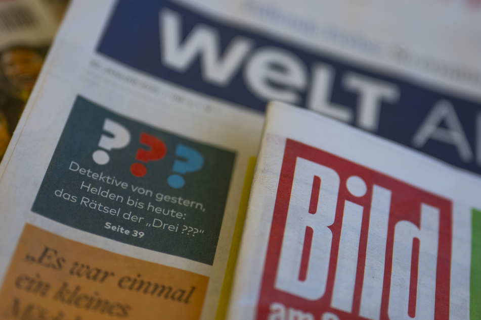 Unter anderem Regionalausgaben und Teile der Zeitungen "Bild" und "Welt" lässt Axel Springer in Ahrensburg drucken.