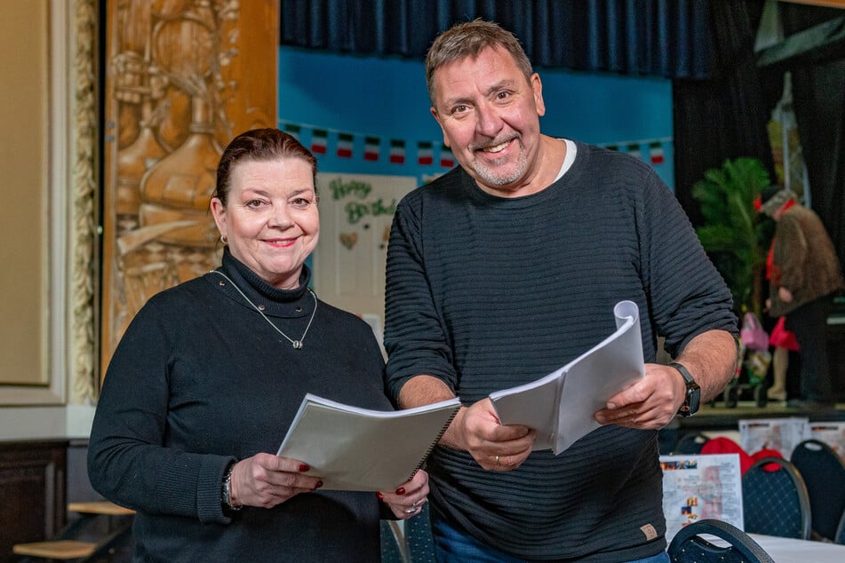 Regisseurin Kati Grasse (57) bespricht sich mit Thomas Böttcher (60=, der die künstlerische Koordination verantwortet.