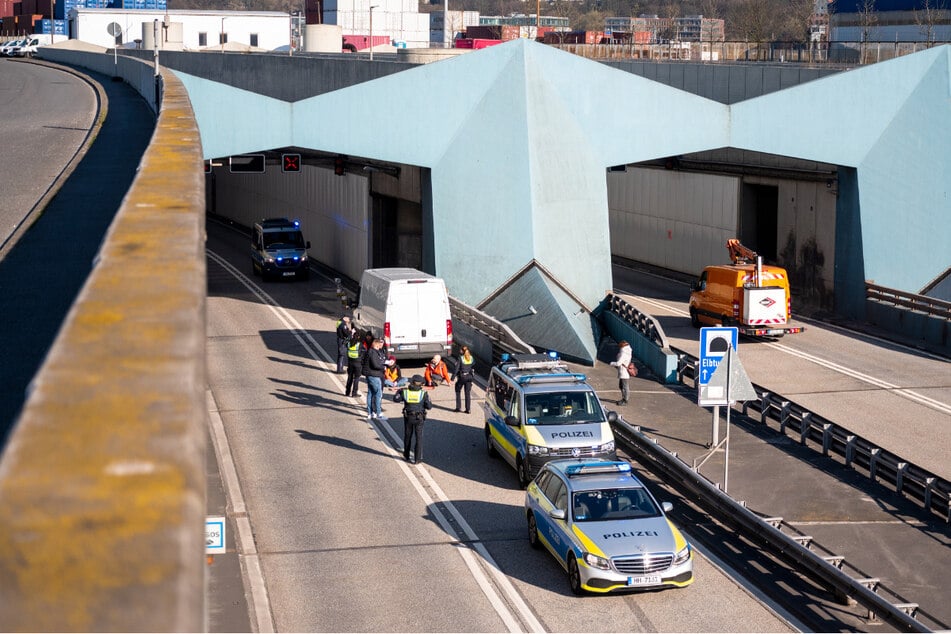 Auch der Elbtunnel in Richtung Norden ist blockiert.