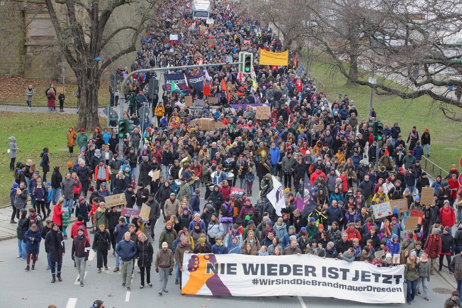 Bereits am 3. Februar zogen Tausende mit einer "Brandmauer-Demo" durch Dresden.