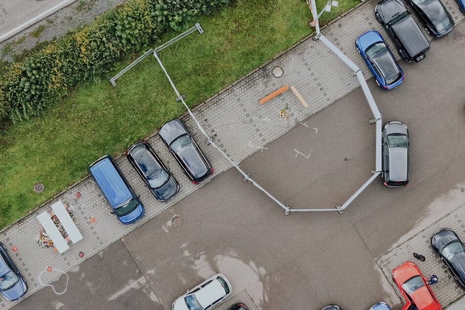 Der Tatort wurde abgesperrt, die Ermittlungen laufen.