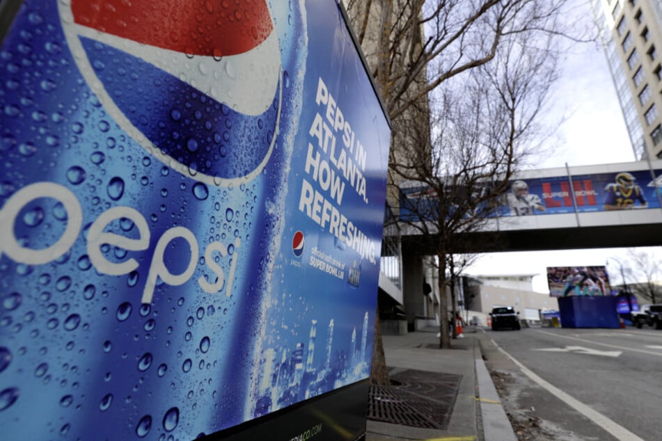 Eine Plakatwerbung für Pepsi. (Archivbild)