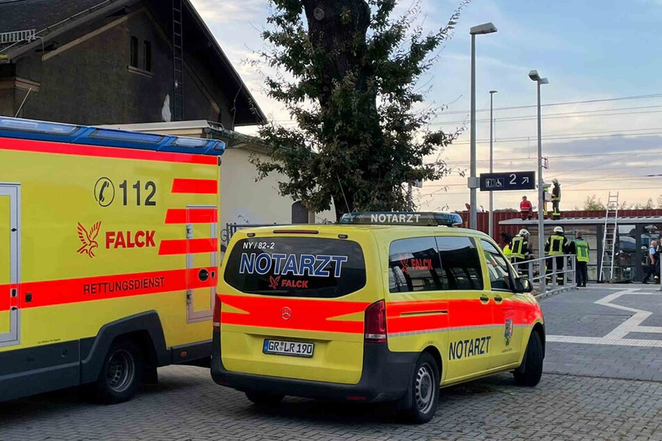 Stromunfall in Ostsachsen: Jugendliche klettern auf E-Lok und werden schwer verletzt