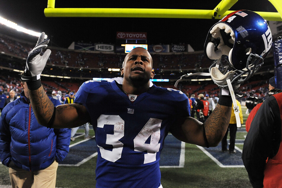 Ex-New York Giants star Derrick Ward, who won the Super Bowl in 2008, was arrested in connection to a robbery investigation.