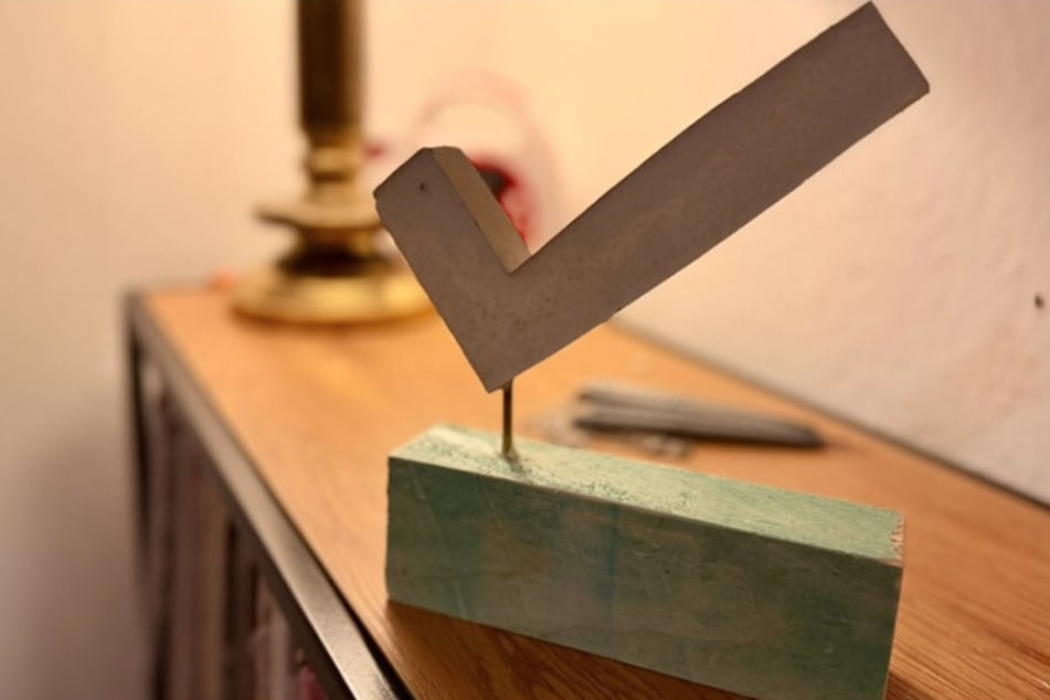 Der wohl größte reine Social-Media-Podcast Deutschlands hat einen ganz besonderen Preis für peinliche Fehltritte im Netz geschaffen: den Grauen Haken.