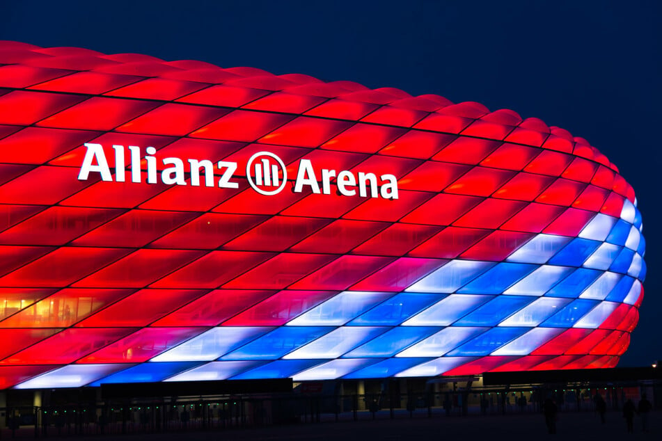 Weniger Ausstrahlung: Im Zuge der drohenden Energiekrise soll die Allianz Arena in München nur noch halb so lange wie sonst den Nachthimmel erhellen.