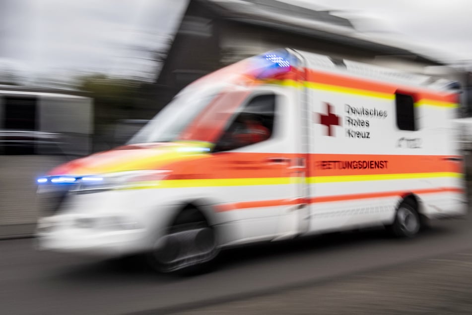 Die Opel-Fahrerin kam in ein Krankenhaus. (Symbolbild)