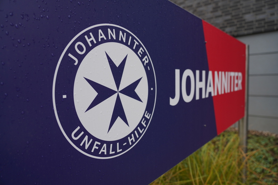 Die Johanniter-Unfall-Hilfe (JUH) hat zu Rassismusvorwürfen gegen einen Feuerwehr-Mitarbeiter in Köln eine externe Prüfung durchgeführt.