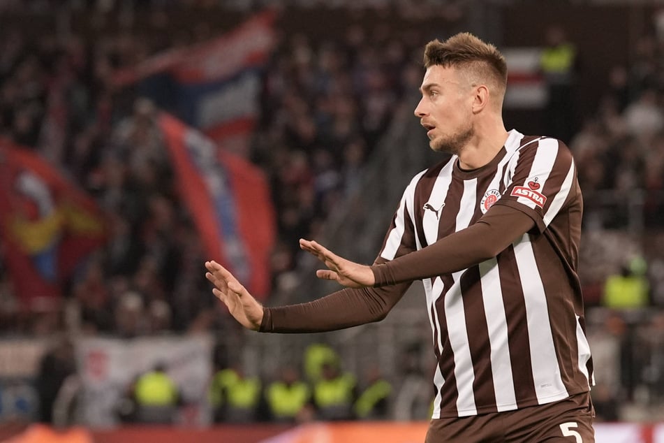 Hauke Wahl (31) verteidigte mit seinen Mannschaftskollegen alles weg.