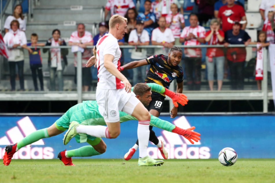 Christopher Nkunku (23) rettete nach einer schwachen ersten Halbzeit mit dem Treffer zum 1:1 das Unentschieden im Test gegen Ajax Amsterdam.