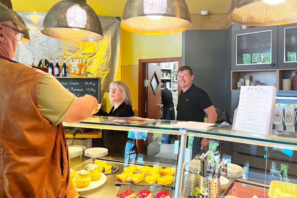 Das Team von Leo's Schlemmercafé freut sich über tatkräftige Unterstützung.