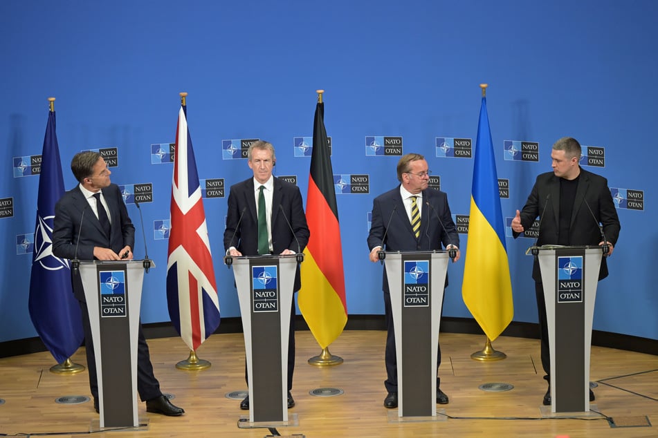 Die Verteidigungsminister der NATO-Mitglieder haben sich heute auf Ukraine-Hilfen in Milliarden-Höhe geeinigt.