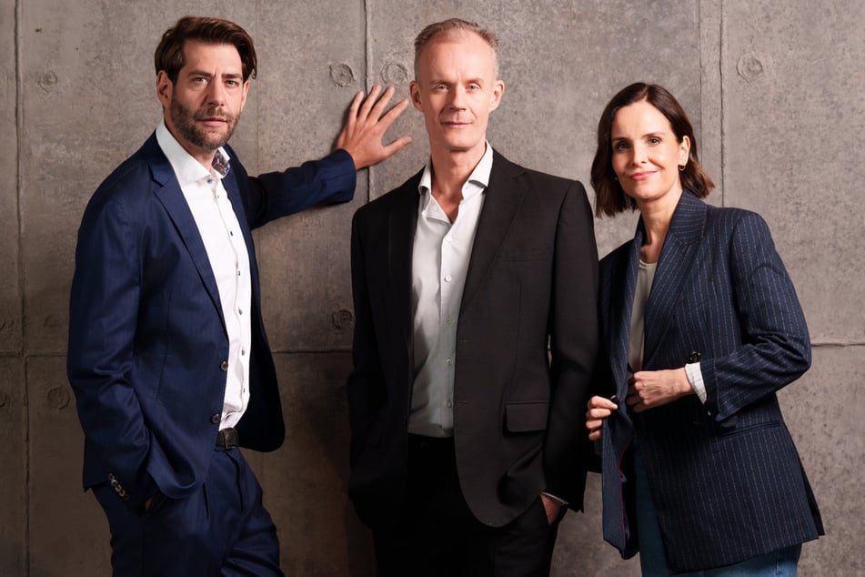 Die Moderatoren der ZDF-Satiresendung "Die Anstalt", Claus von Wagner (48, l.), Max Uthoff (58, M.) und Maike Kühl (50), kritisierten die Entscheidung des Senders scharf.