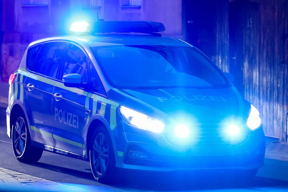 Die Polizei stoppte den Mann nach einer langsamen Verfolgung. (Symbolbild)