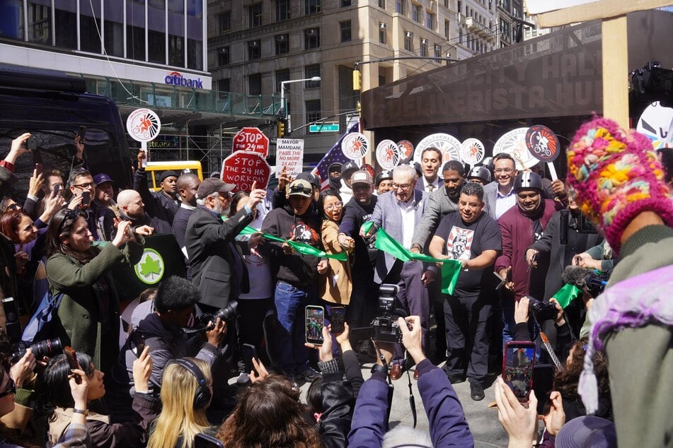 Zohran Mamdani and Chuck Schumer announce opening of first-ever deliverista hub in NYC