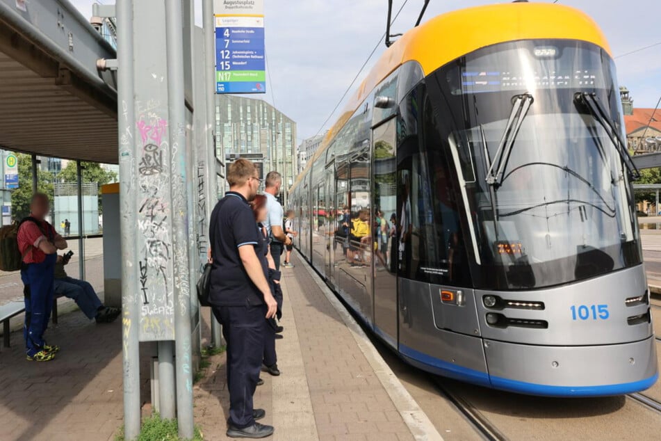 Die meisten Fahrgäste sind üblicherweise im Berufsverkehr zwischen 6 und 9 Uhr und zwischen 14 und 16 Uhr unterwegs. Die Prüfteams arbeiten aber auch davor und danach in Früh- und Spätschichten.