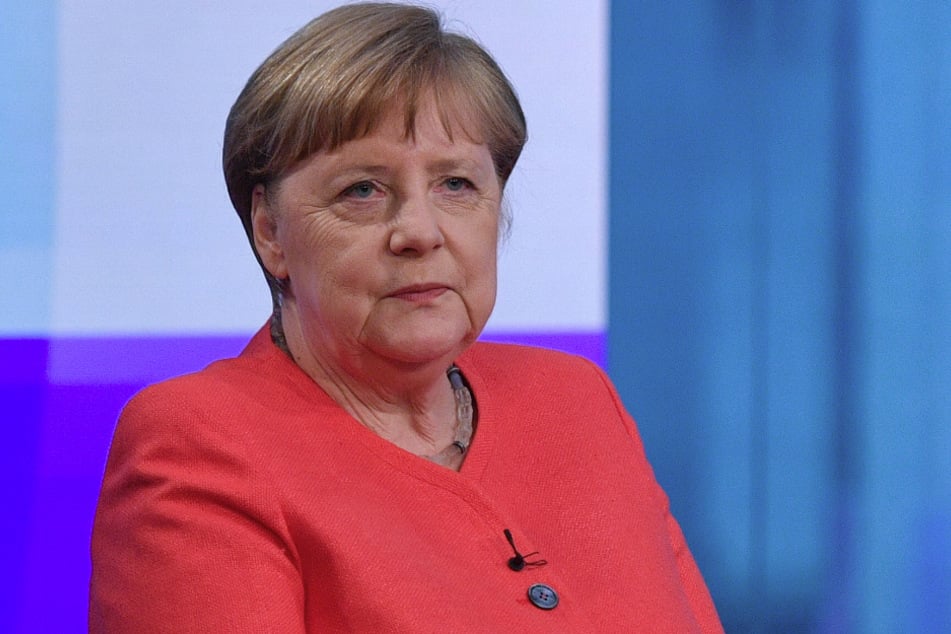 Bundeskanzlerin Merkel sitzt am Donnerstag im ARD-Hauptstadtstudio.