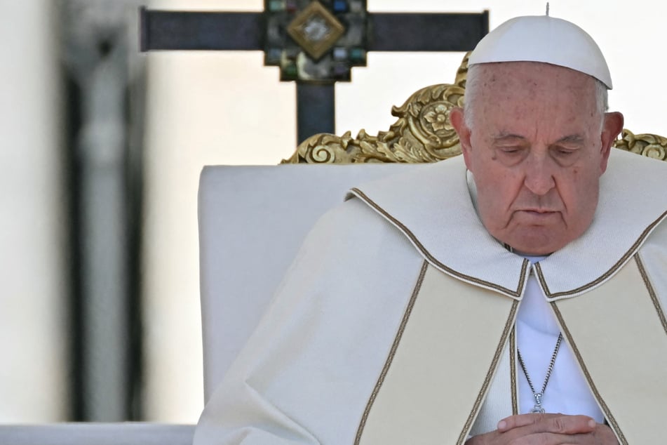 Pope Francis apologizes after reportedly using gay slur in bishops meeting