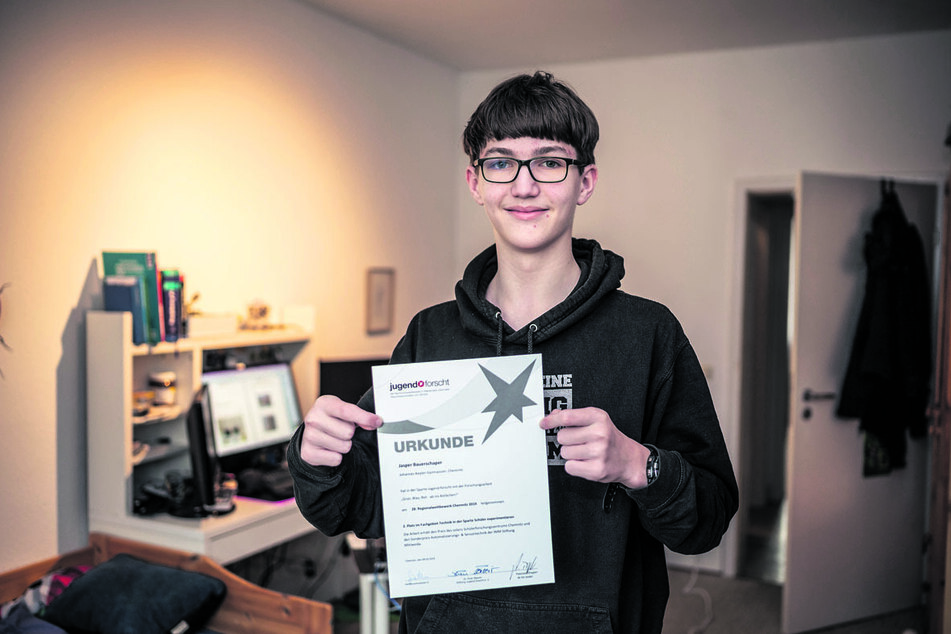 Siegerurkunde: Der Chemnitzer Schüler belegte Platz 1 beim Wettbewerb "Schüler experimentieren".