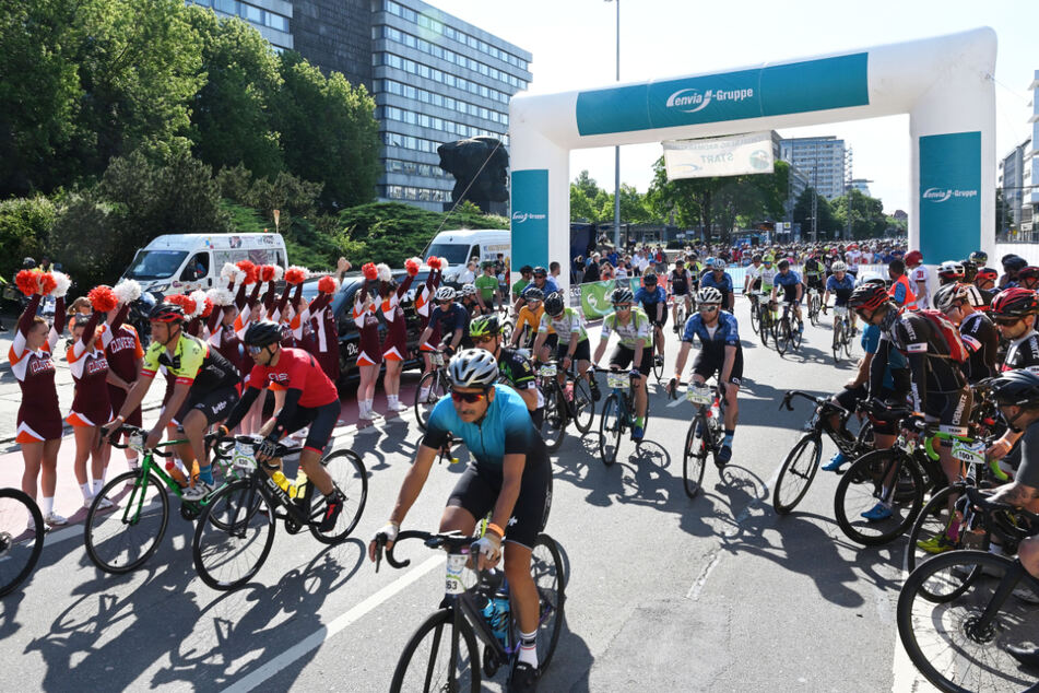 An die 1000 Teilnehmer traten zum gestrigen 10. Fichtelberg Radmarathon an.