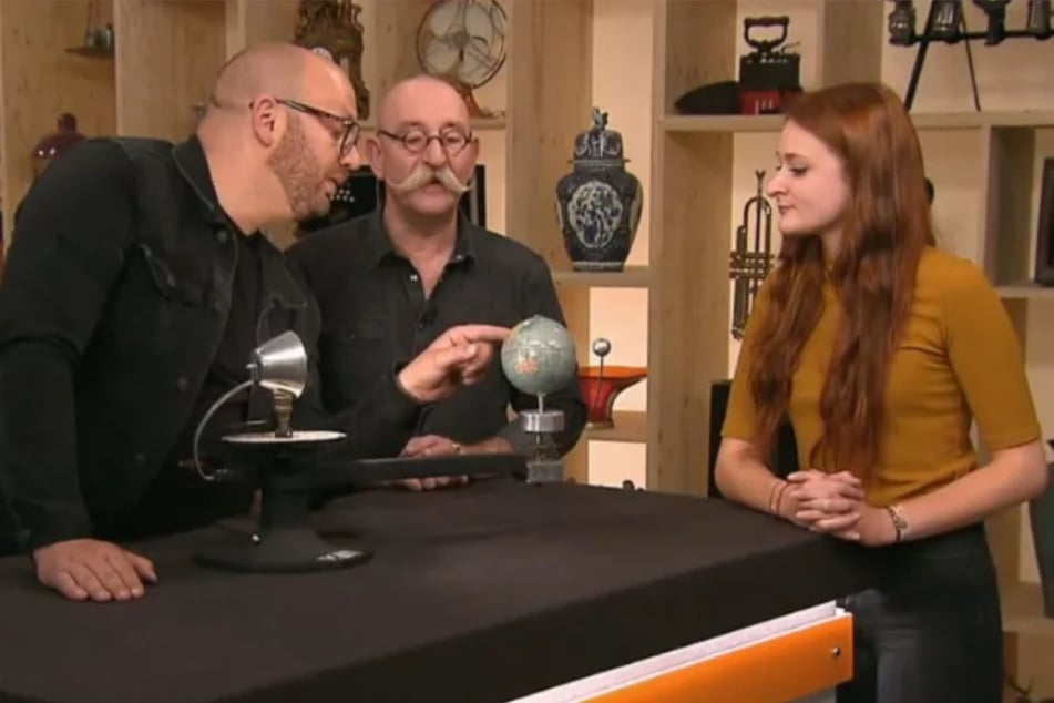Studentin Helen Bose aus Münster möchte bei "Bares für Rares" ein Fundstück aus dem Sperrmüll verkaufen.