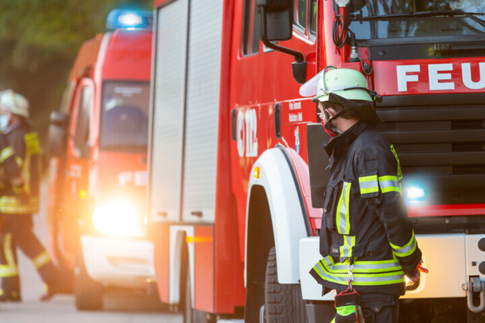 Sperrmüllbrand in Magdeburg: Vier Menschen müssen in Klinik!