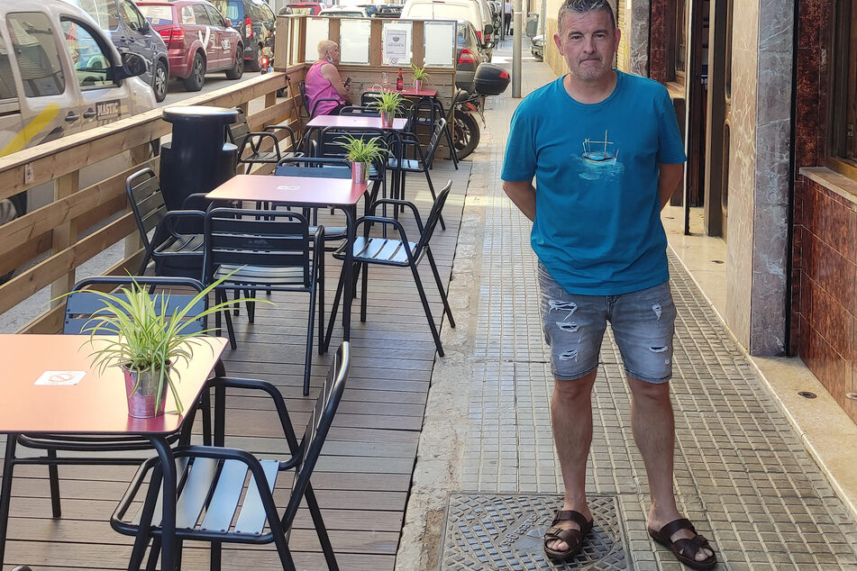Domingo Riera vom "Cafe Lina". Er findet, Mallorca hätte bei der Öffnung vorsichtiger sein müssen: "Wir sind wie ein Auto ohne Bremsen und müssen äußerst langsam fahren."