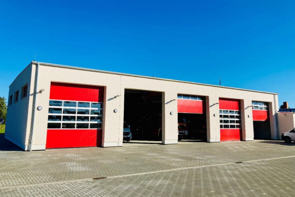 Gewappnet für das Umland und die A14: Lüderitz feiert neues Feuerwehrhaus