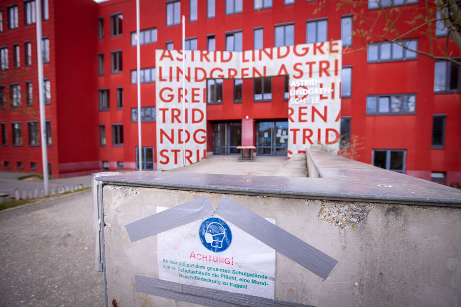 Der Eingang zur Astrid-Lindgren-Grundschule. Mecklenburg-Vorpommern steht kurz vor einem Lockdown.
