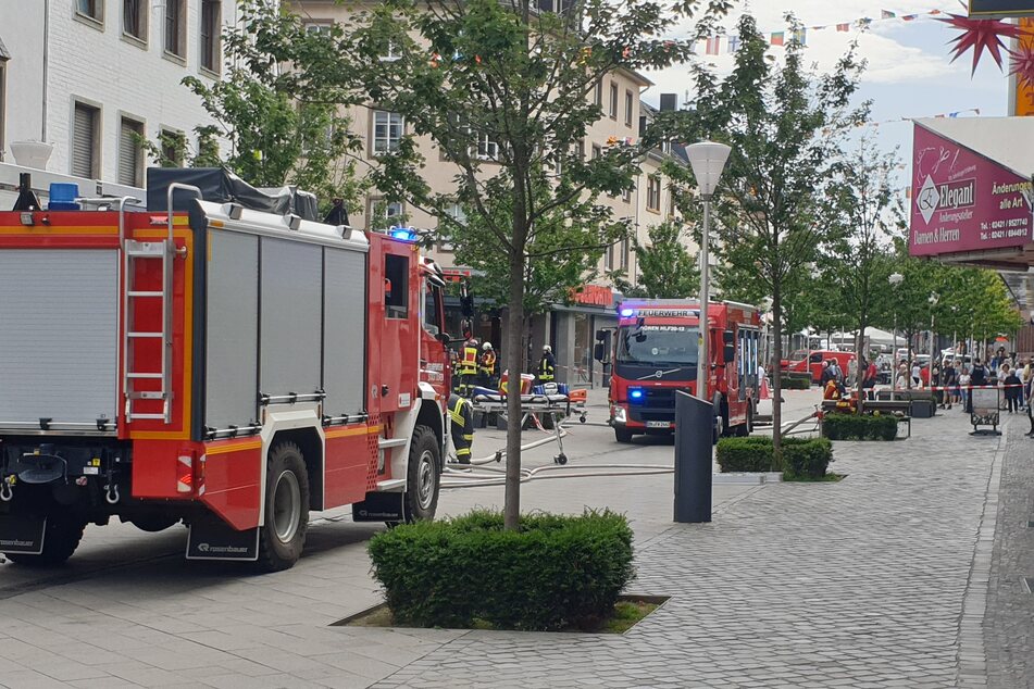 Die Feuerwehr war am Freitagmorgen in die Dürener Fußgängerzone ausgerückt.