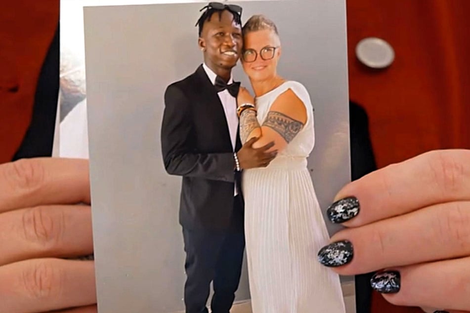 Susanne (53) liebt den 30 Jahre jüngeren Lamin (23) aus Gambia.