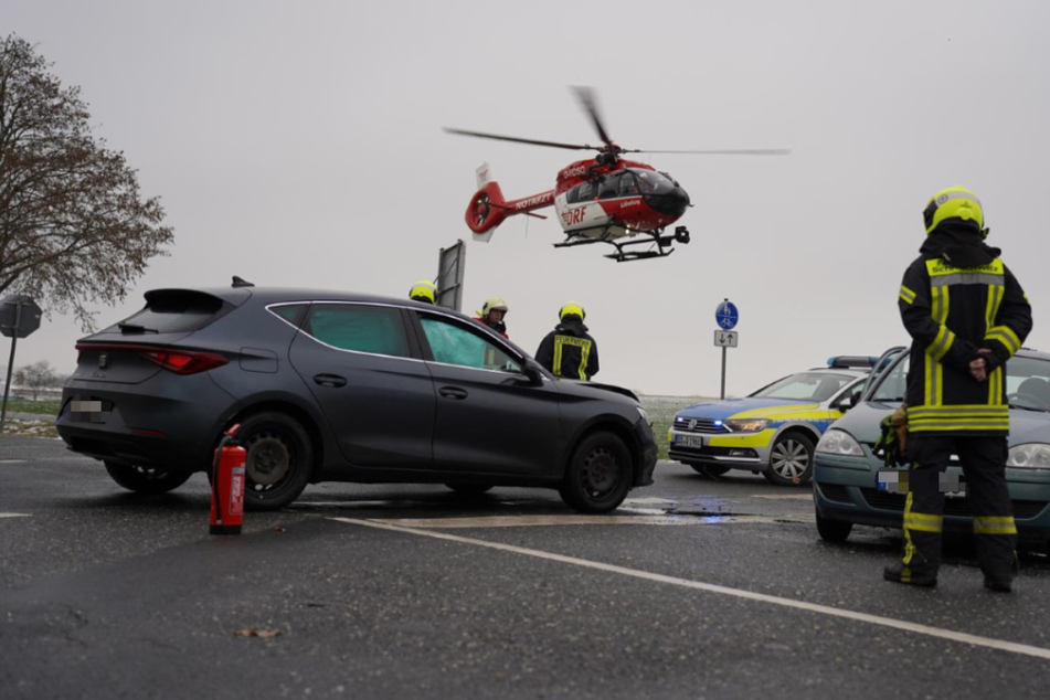 Opel-Fahrer übersieht Seat: Zwei Verletzte nach heftigem Crash