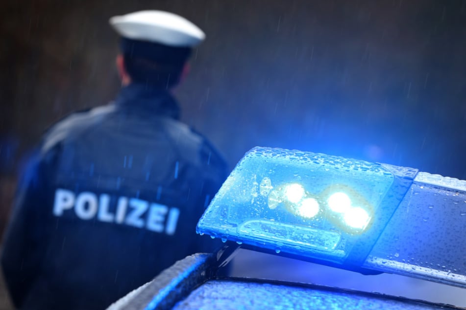 Der Polizist schlug mit dem Kopf auf den Steinboden (Symbolfoto).