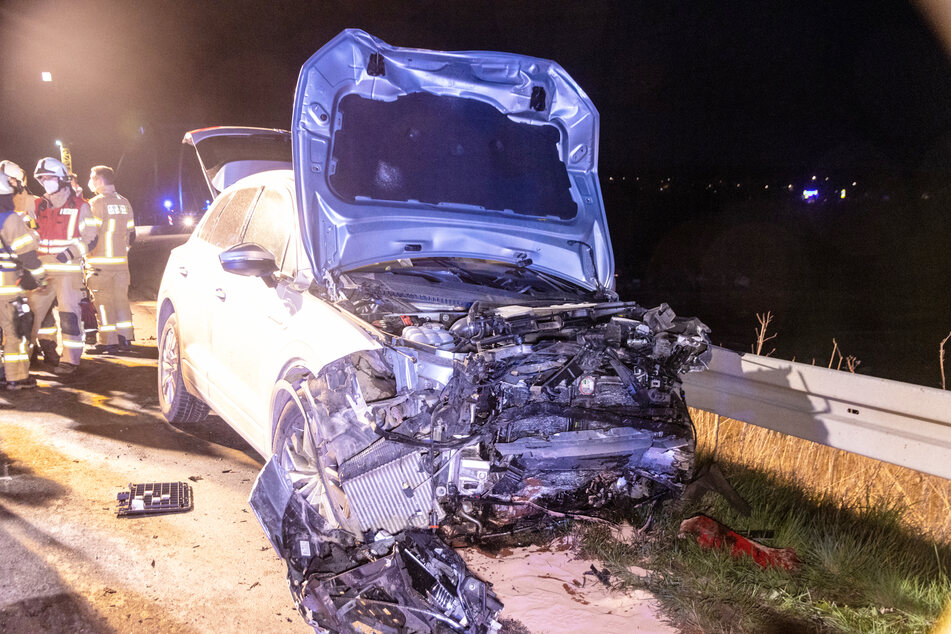 Der 32-jährige Fahrer des VW Touareg entfernte sich noch vor dem Eintreffen der Einsatzkräfte vom Unfallort.