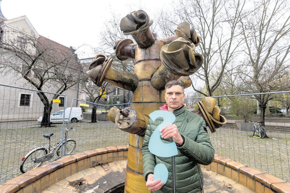 Der Landtagsabgeordnete und Stadtrat Thomas Löser (51, Grüne) fragt sich, wann die längst fällige Sanierung des Blütenbaum-Brunnens endlich kommt.