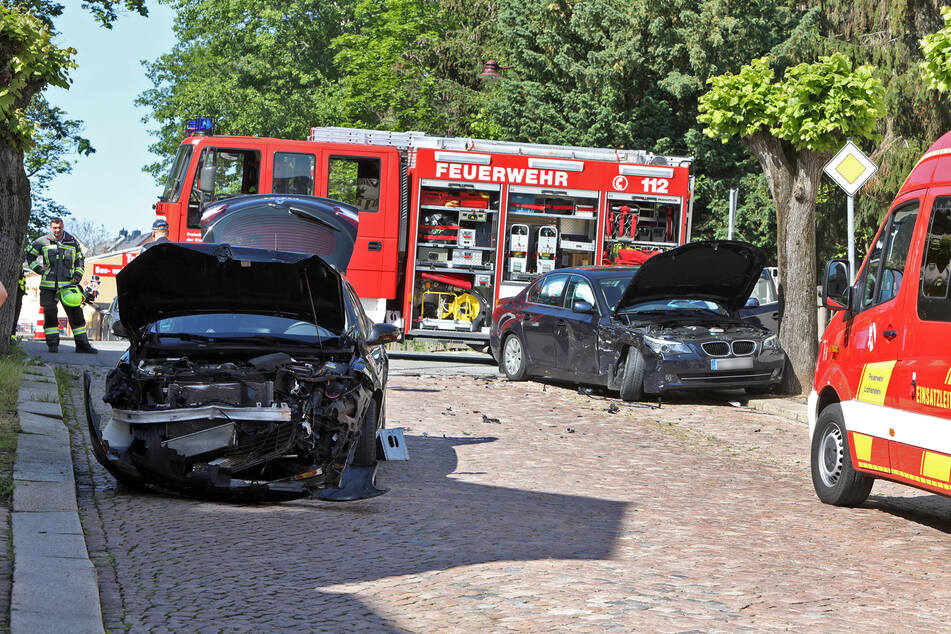 Auf der Kreuzung August Bebel Straße - Obere Straße in Lichtenstein krachten ein BMW und ein Renault ineinander.