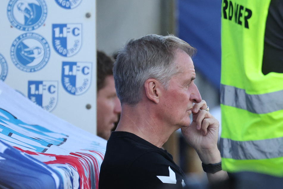 FCM-Coach Petrik Sander (65) ärgerte sich über die Bedingungen des Platzes.