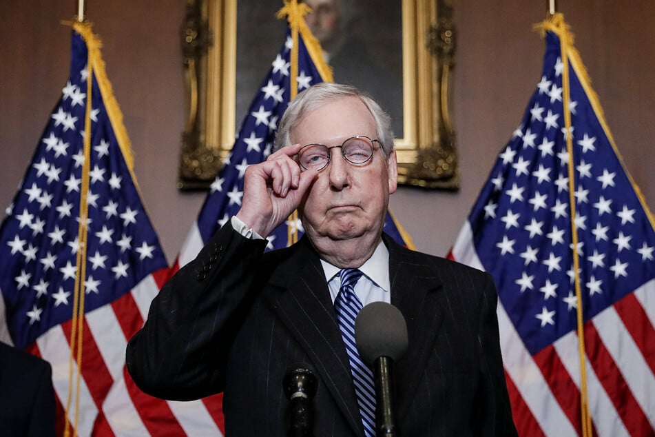 Senate Minority Leader Mitch McConnell has proposed that the House of Representatives not formally forward its charges until January 28.