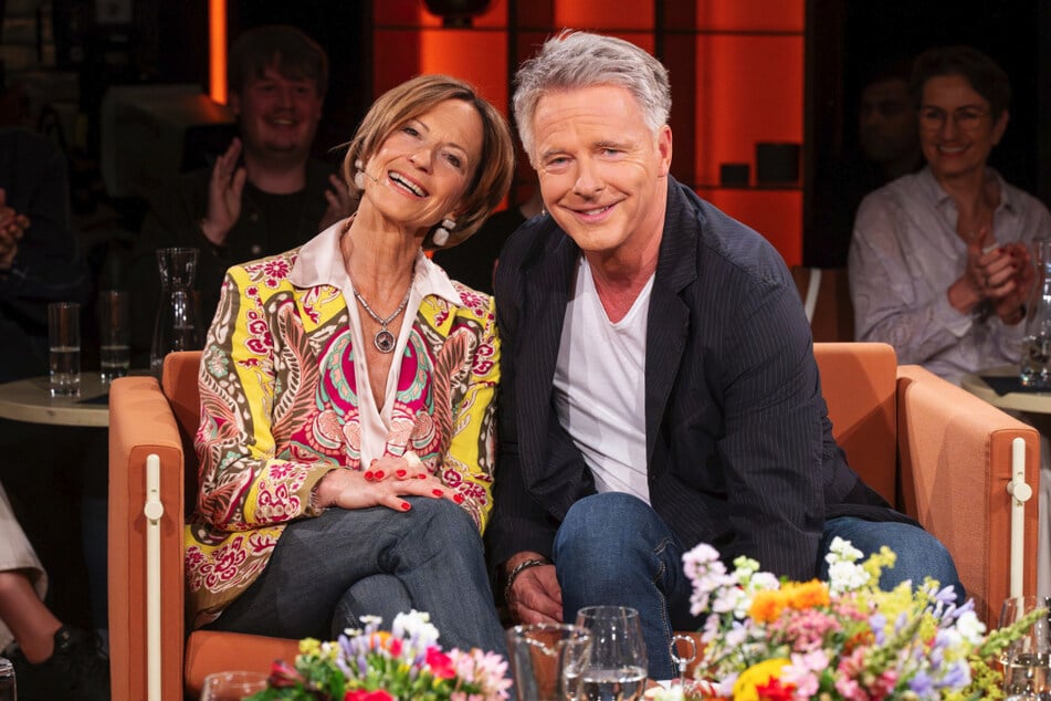 Zu den Gästen gehören unter anderem Annette (61) und Jörg (59) Pilawa.