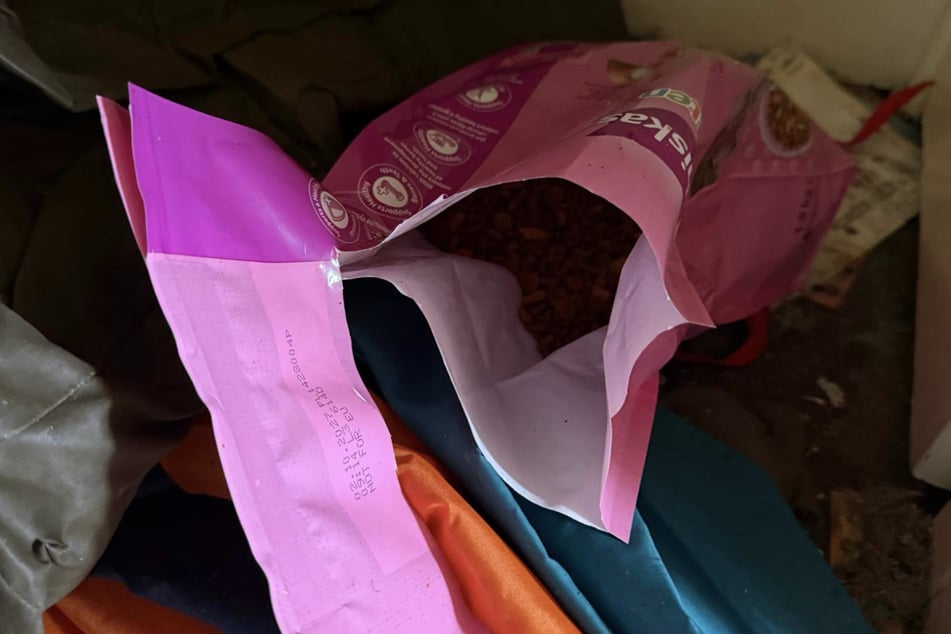 Von einem großen Sack Trockenfutter ernährte sich Nibbles während dieser Zeit.