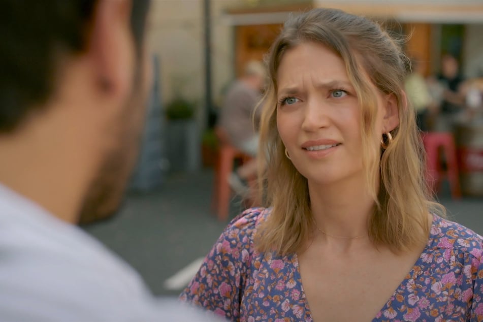 Die Vorwürfe ihres Partners kränken Nathalie.