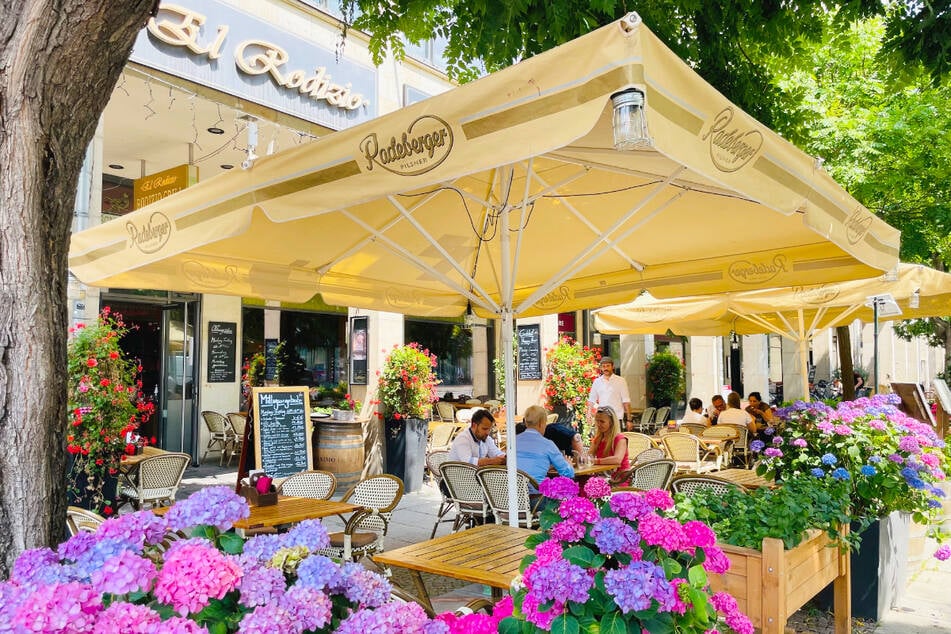 Das ist die schöne Terrasse des El Rodizio im Herzen von Dresden.