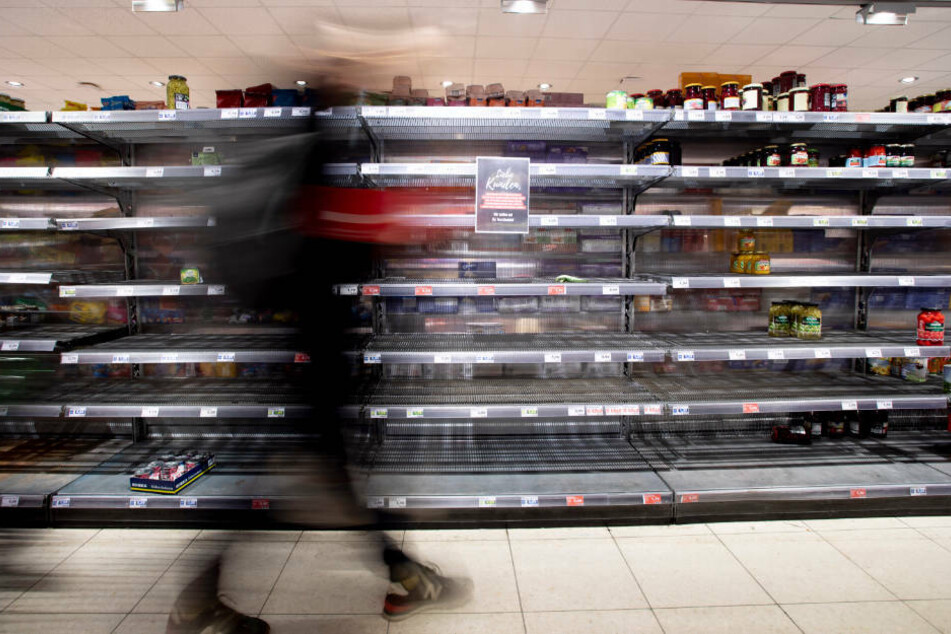 Supermärkte werden weiterhin geöffnet sein. Daher besteht kein Grund für Hamsterkäufe.