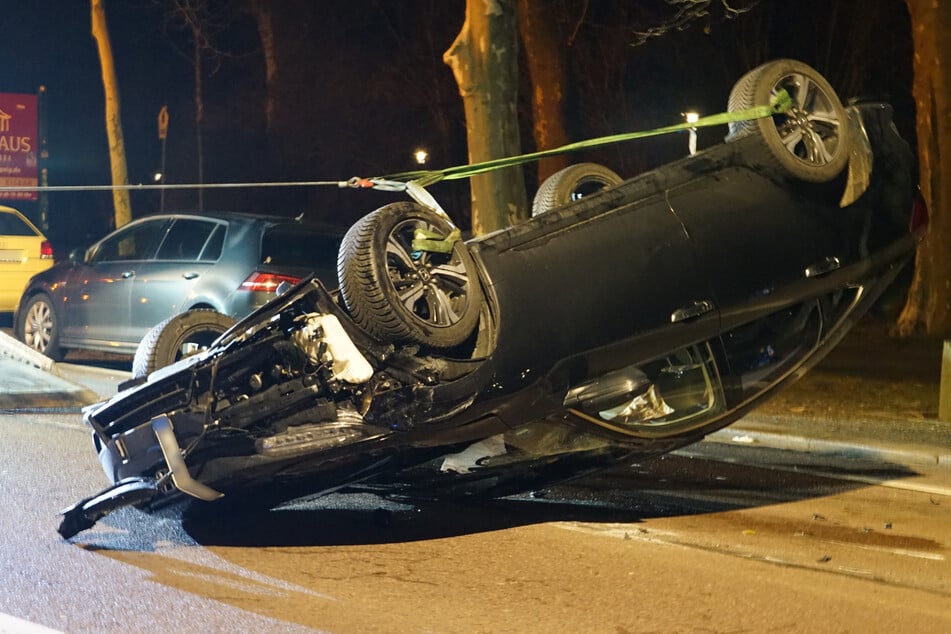 Der Honda blieb auf dem Dach liegen.