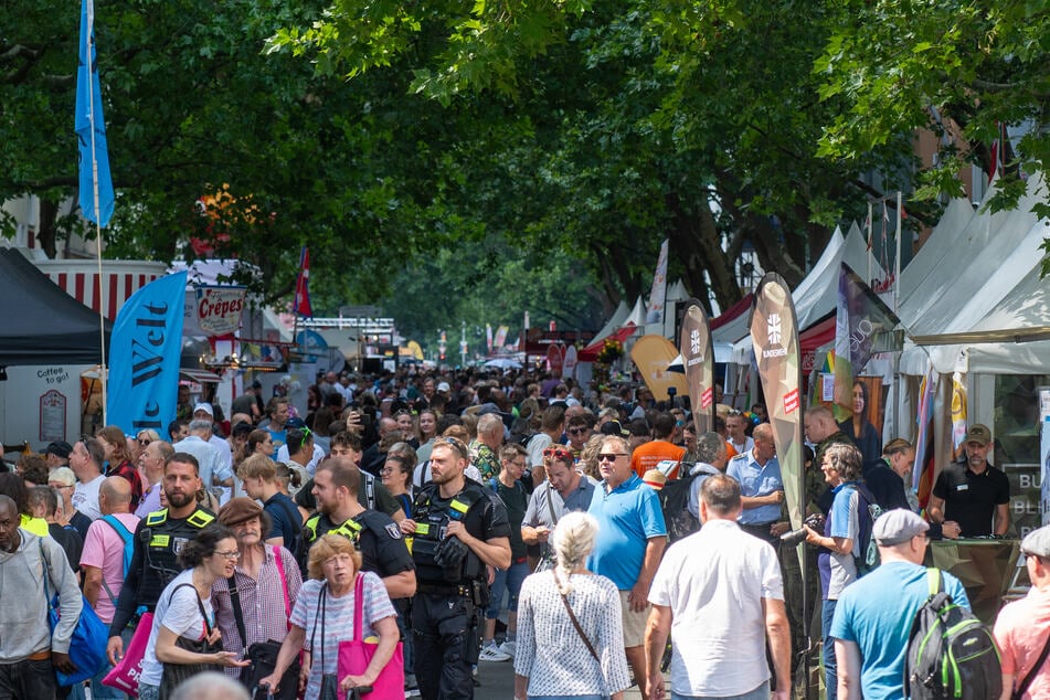 In Berlin findet am Wochenende rund um den Nollendorfplatz in Schöneberg ein lesbisch-schwules Stadtfest statt.