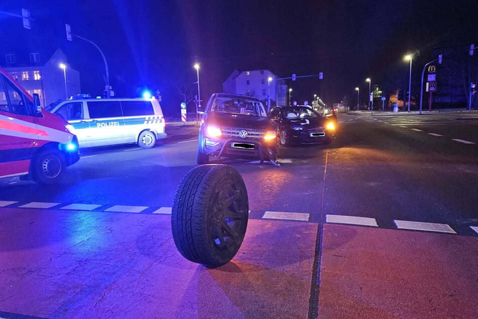 Beide Fahrzeuge waren nach dem Unfall nicht mehr fahrbereit.