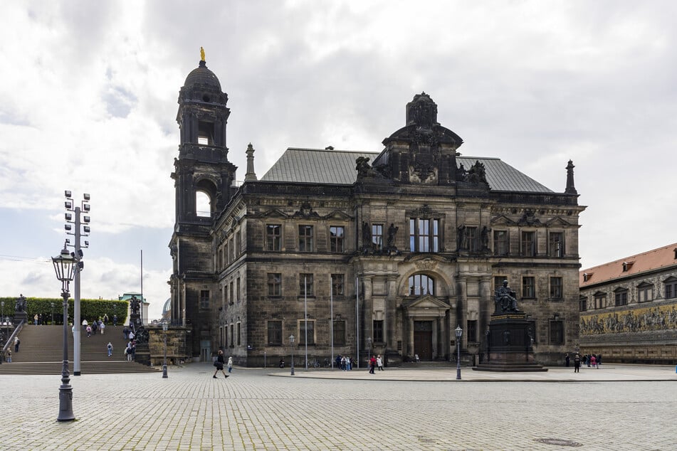 Das Oberlandesgericht (OLG) hat seinen Sitz im Ständehaus am Dresdner Schlossplatz.
