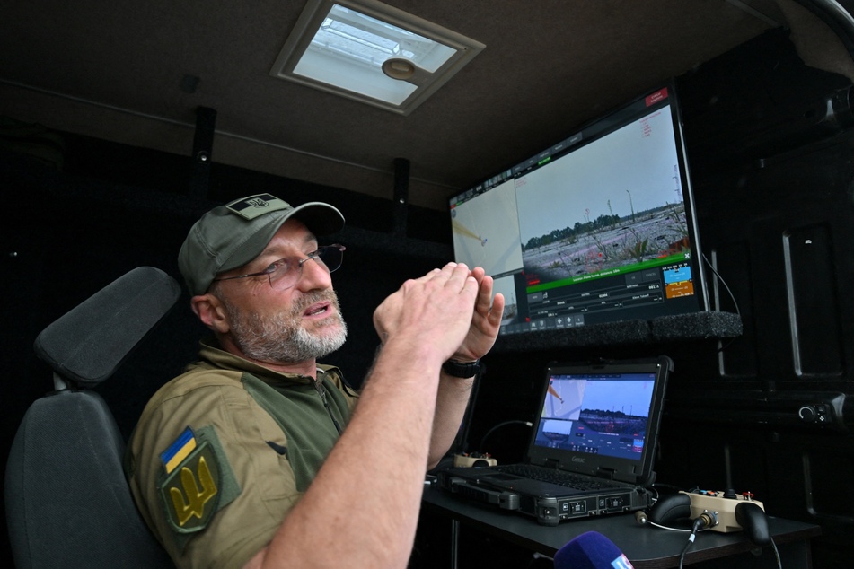 Ein ukrainischer Operator bedient eine Aufklärungsdrone. (Archivbild 2022)