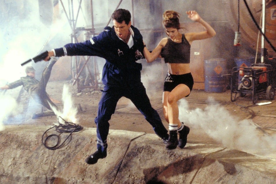 Bond, James Bond: In "Die Welt ist nicht genug" muss Pierce Brosnan als 007 mal wieder einiges durchstehen.